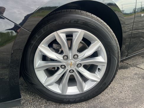 Used 2025 Chevrolet Malibu LT FWD image 9