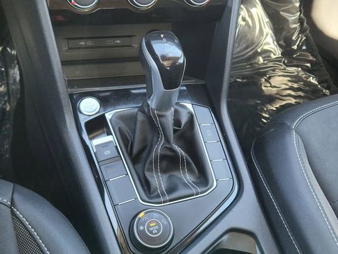 Used 2023 Volkswagen Taos SE w/ Panoramic Sunroof Package image 21