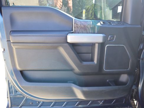 Used 2017 Ford F250 Lariat w/ Lariat Ultimate Package image 28