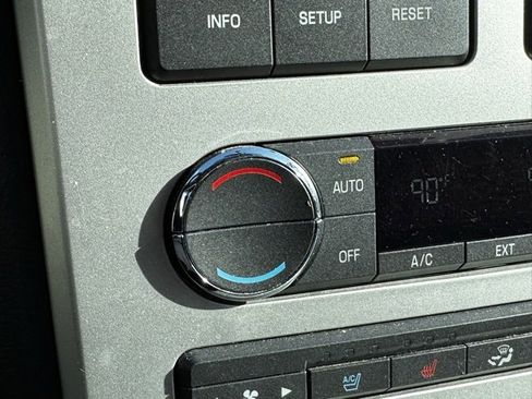 Used 2010 Lincoln MKX AWD image 11