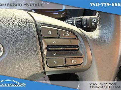 Used 2024 Hyundai Venue SEL FWD image 21
