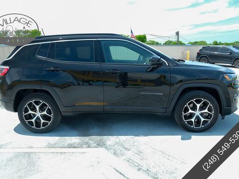 Used 2024 Jeep Compass Limited AWD/4WD image 3