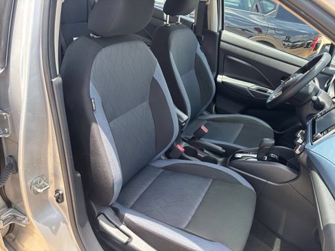 Used 2025 Nissan Versa SV FWD image 34