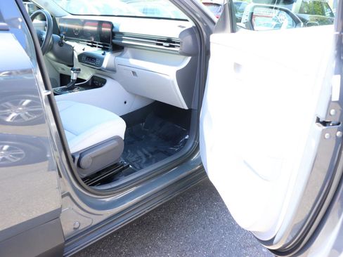 Used 2025 Hyundai Kona SEL AWD/4WD image 15