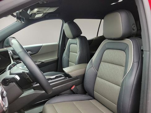 Used 2025 Chevrolet Equinox LT w/ Convenience Package II image 11