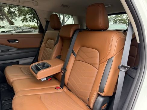 Used 2024 Nissan Pathfinder Platinum w/ Cargo Package FWD image 18