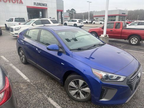 Used 2019 Hyundai Ioniq Plug-In Hybrid image 1