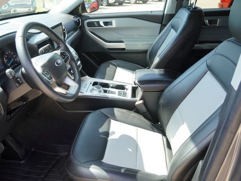 Used 2022 Ford Explorer XLT w/ Equipment Group 202A RWD image 19