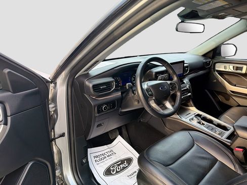 Used 2023 Ford Explorer Limited w/ Equipment Group 301A AWD/4WD image 12