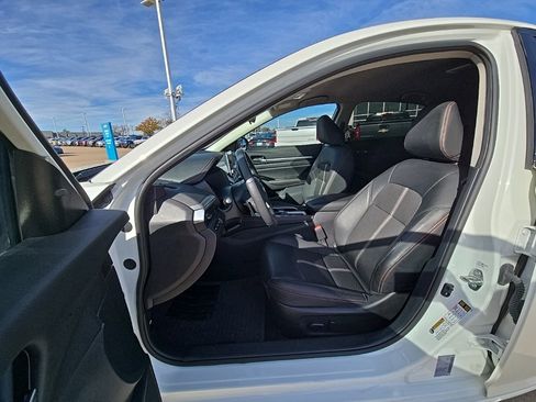 Used 2024 Nissan Altima 2.5 SR image 11