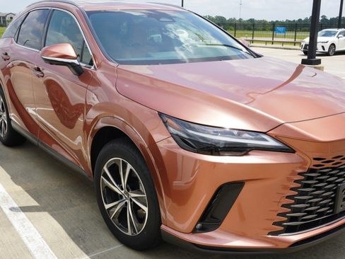 Used 2025 Lexus RX 350 Premium w/ Accessory Package (Z1) FWD image 3