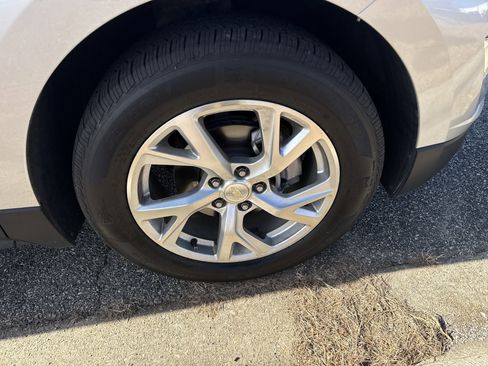 Used 2018 Chevrolet Equinox Premier image 12