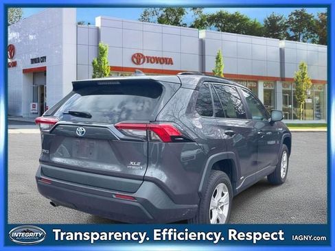 Used 2021 Toyota RAV4 XLE w/ Convenience Package image 6