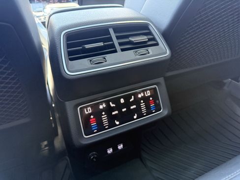 Used 2019 Audi e-tron Prestige w/ Prestige Package image 58