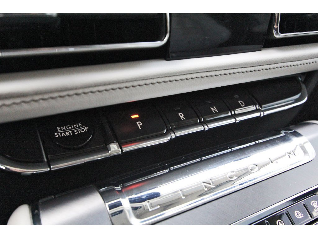 Used 2025 Lincoln Aviator 2WD image 26