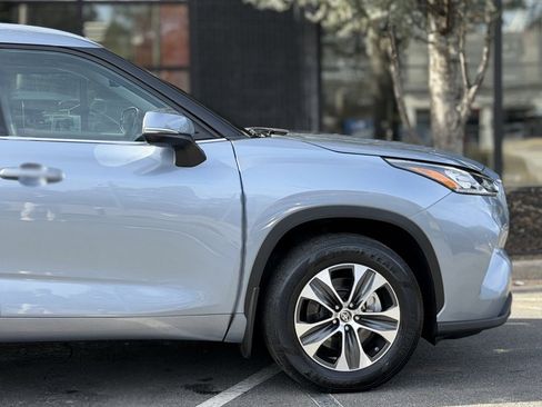 Used 2020 Toyota Highlander XLE image 23
