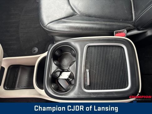 Used 2022 Chrysler Pacifica Touring-L FWD image 32