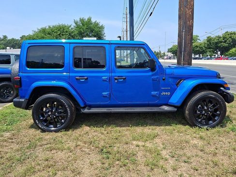 Certified 2023 Jeep Wrangler Unlimited Sahara w/ Cold Weather Group AWD/4WD image 7