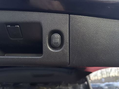 Used 2019 Cadillac Escalade ESV Platinum image 27