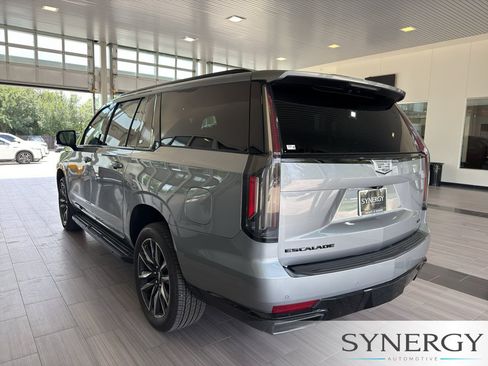 Used 2023 Cadillac Escalade ESV Sport Platinum w/ Heavy-Duty Trailer Package AWD/4WD image 35