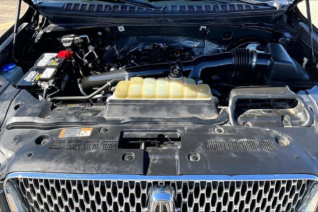 Used 2021 Lincoln Navigator L Reserve w/ Luxury Package AWD/4WD image 9