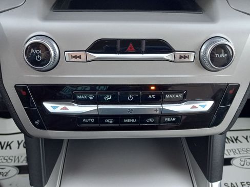 Used 2024 Ford Explorer XLT w/ Equipment Group 202A image 23