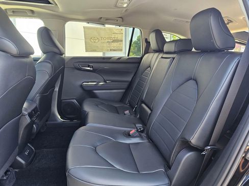 New 2026 Toyota Highlander XLE AWD/4WD image 17