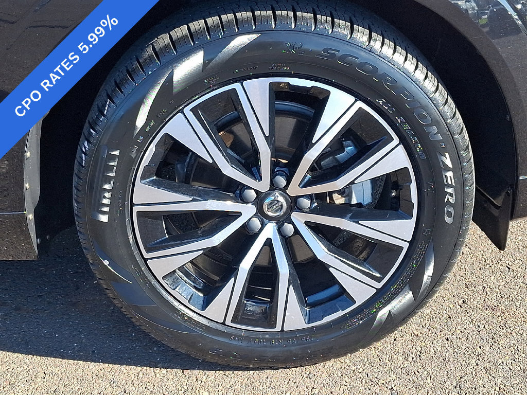Certified 2024 Volvo XC60 B5 Plus w/ Protection Package Premier AWD/4WD image 8