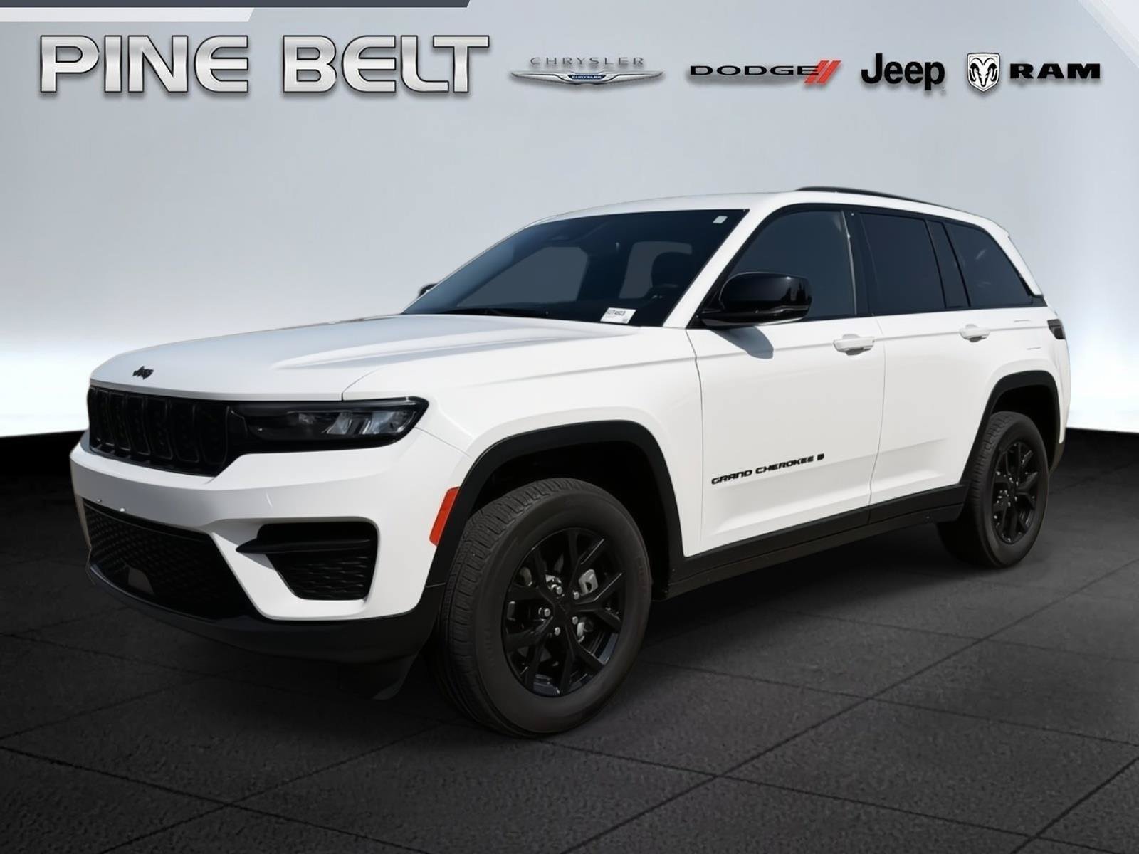 Certified 2024 Jeep Grand Cherokee Altitude AWD/4WD image 1