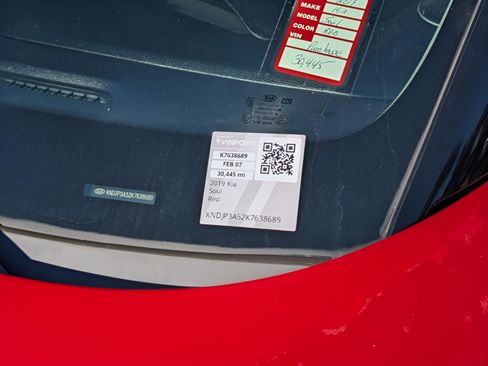 Used 2019 Kia Soul + image 14