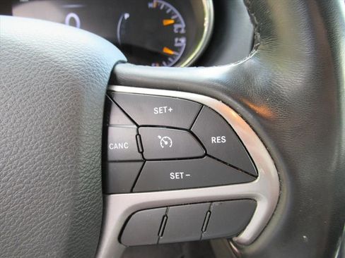 Used 2022 Jeep Grand Cherokee Laredo X image 22