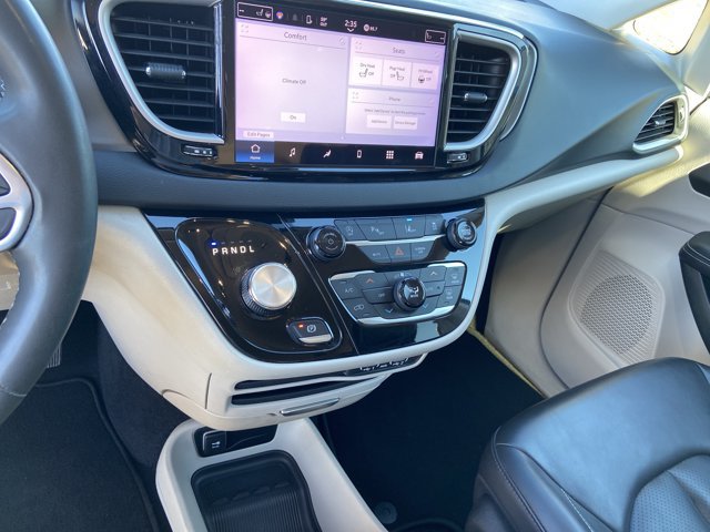 Used 2023 Chrysler Pacifica Touring-L FWD image 39