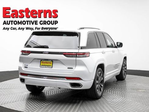 Used 2022 Jeep Grand Cherokee Overland AWD/4WD image 5