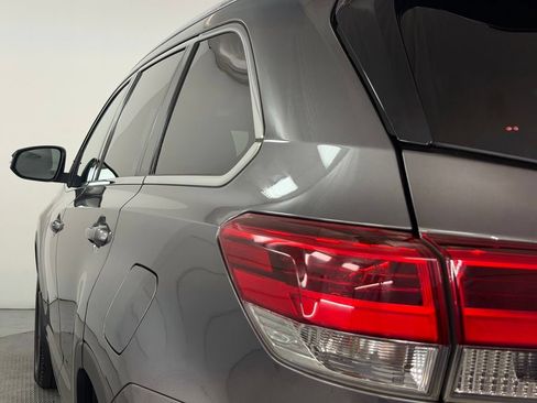 Used 2017 Toyota Highlander XLE AWD/4WD image 66