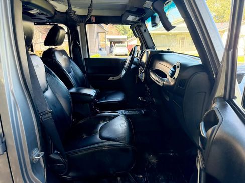 Used 2014 Jeep Wrangler Unlimited Sahara AWD/4WD image 10
