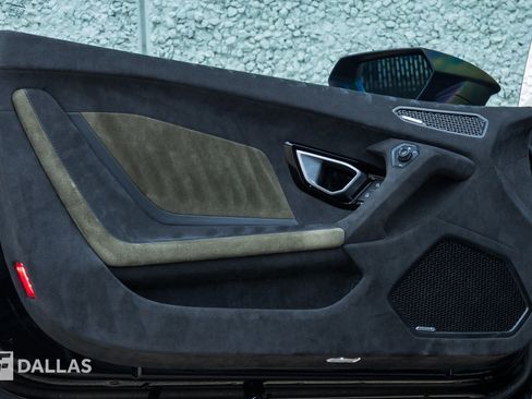 Used 2024 Lamborghini Huracan Sterrato AWD/4WD image 21