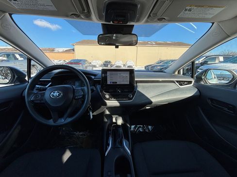 Used 2025 Toyota Corolla LE image 32