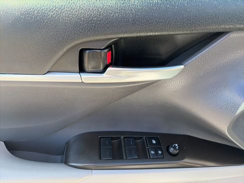 Used 2023 Toyota Camry SE image 14