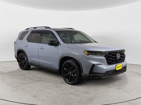 Certified 2025 Honda Pilot Black Edition image 7