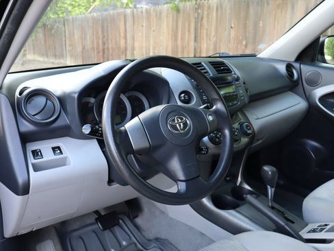 Used 2011 Toyota RAV4 4WD w/ Base L4 Extra Value Pkg image 16