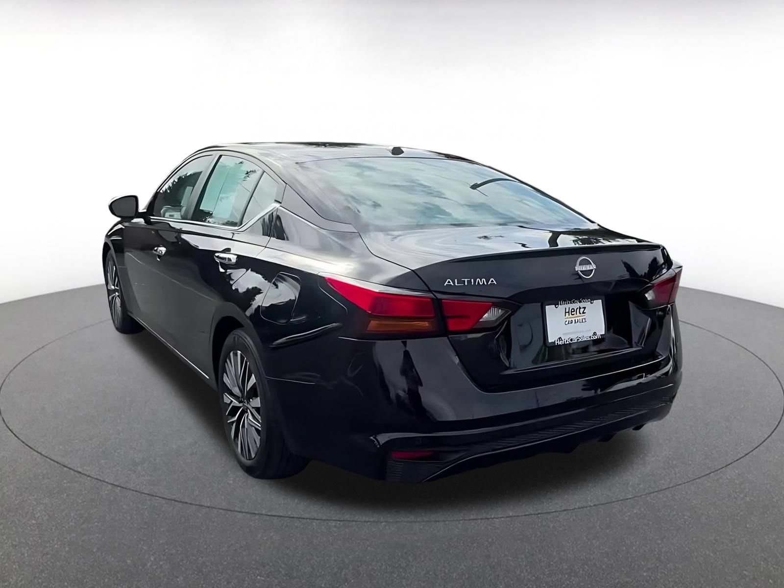 Used 2025 Nissan Altima 2.5 SV FWD image 10