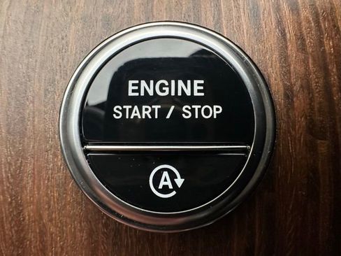 Used 2025 Mercedes-Benz C 300 4MATIC Sedan image 24