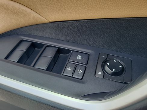 Used 2019 Toyota RAV4 XLE w/ Convenience Package FWD image 21