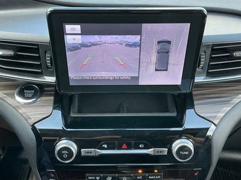 Used 2022 Ford Explorer Limited w/ Equipment Group 301A AWD/4WD image 31