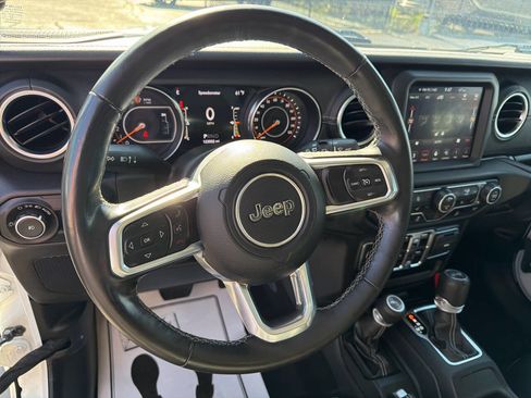 Used 2019 Jeep Wrangler Unlimited Sahara w/ Uconnect 4C Nav & Sound Group AWD/4WD image 25