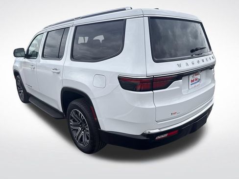 Used 2025 Jeep Wagoneer 4WD image 3