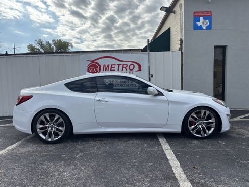 Used 2016 Hyundai Genesis Coupe 3.8 image 6