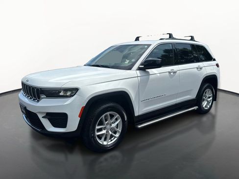 Used 2024 Jeep Grand Cherokee Laredo X w/ Trailer Tow Package AWD/4WD image 7