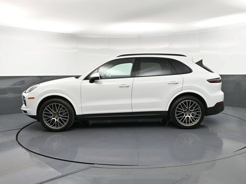 Certified 2022 Porsche Cayenne Platinum Edition AWD/4WD image 2