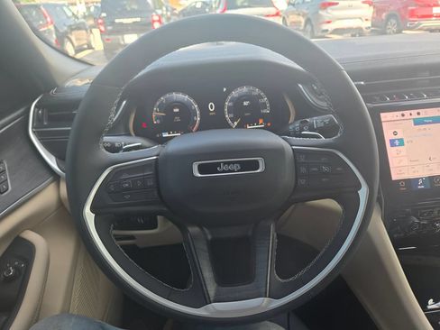 Used 2023 Jeep Grand Cherokee L Limited w/ Luxury Tech Group II AWD/4WD image 12